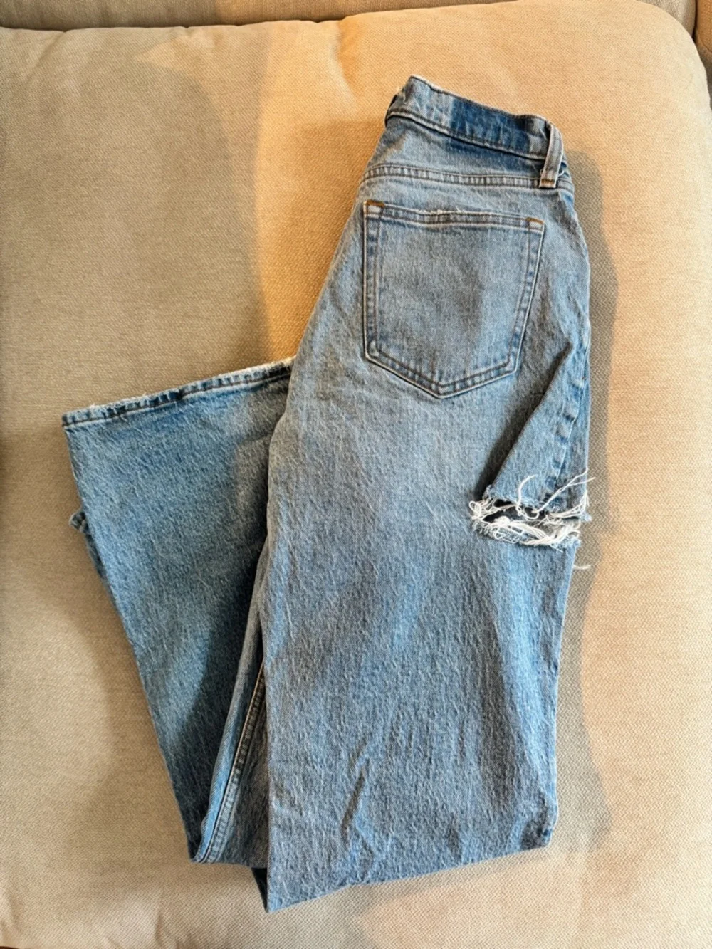 Abercrombie & Fitch Light Wash Straight-Leg Women’s Jeans - Picture 4 of 5